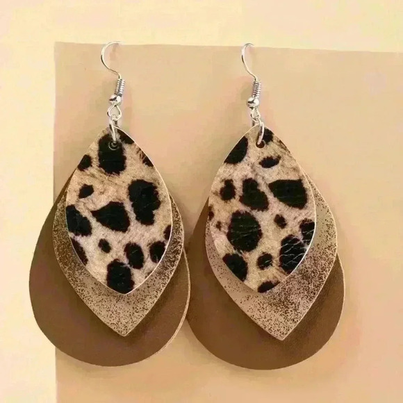 3-Layer Leopard Pattern Dangle Earrings - Picture 2 of 2